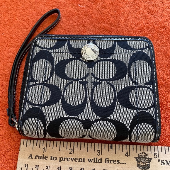 Vintage Grey Coach wallet with zipper closure - Picture 1 of 4